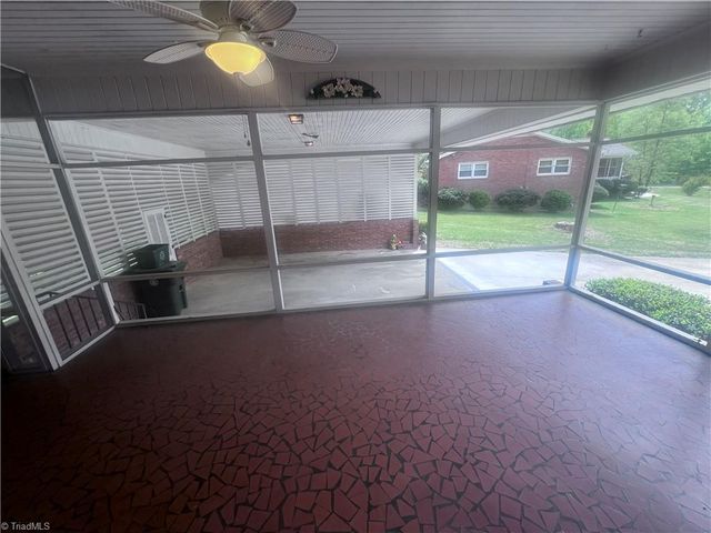 904 Blackstone Circle, Thomasville, NC 27360