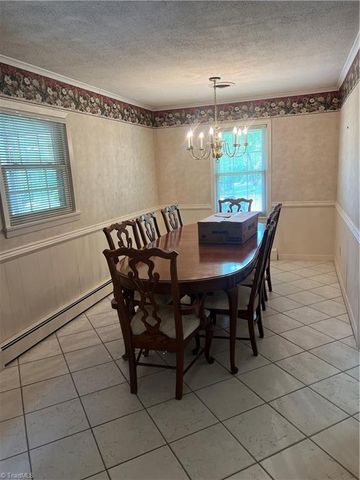 904 Blackstone Circle, Thomasville, NC 27360