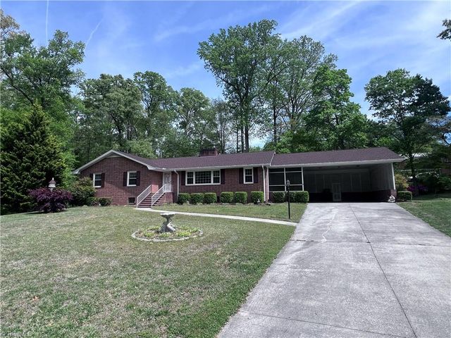 904 Blackstone Circle, Thomasville, NC 27360