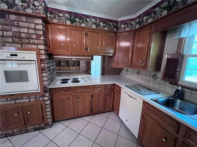 904 Blackstone Circle, Thomasville, NC 27360