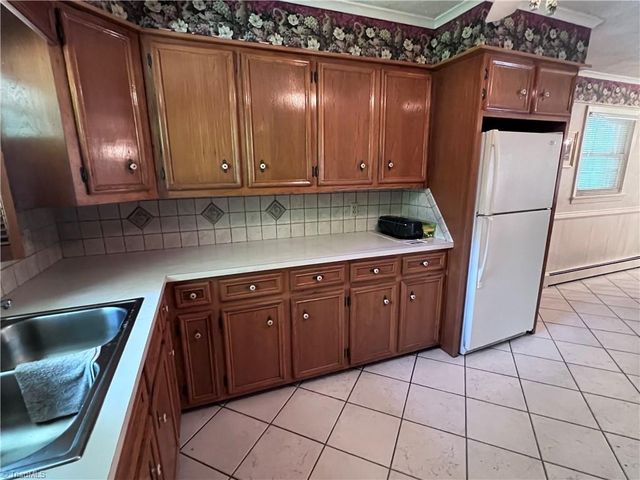 904 Blackstone Circle, Thomasville, NC 27360