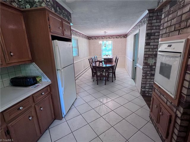 904 Blackstone Circle, Thomasville, NC 27360