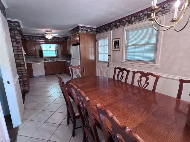 904 Blackstone Circle, Thomasville, NC 27360
