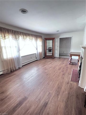 904 Blackstone Circle, Thomasville, NC 27360