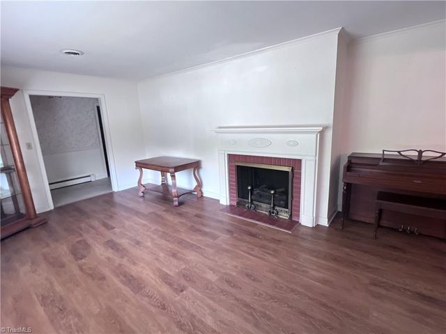 904 Blackstone Circle, Thomasville, NC 27360