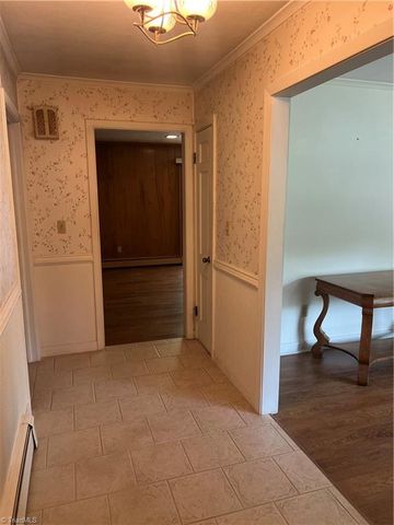 904 Blackstone Circle, Thomasville, NC 27360
