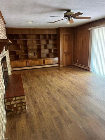 904 Blackstone Circle, Thomasville, NC 27360