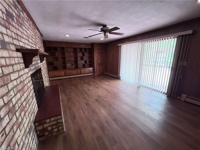 904 Blackstone Circle, Thomasville, NC 27360