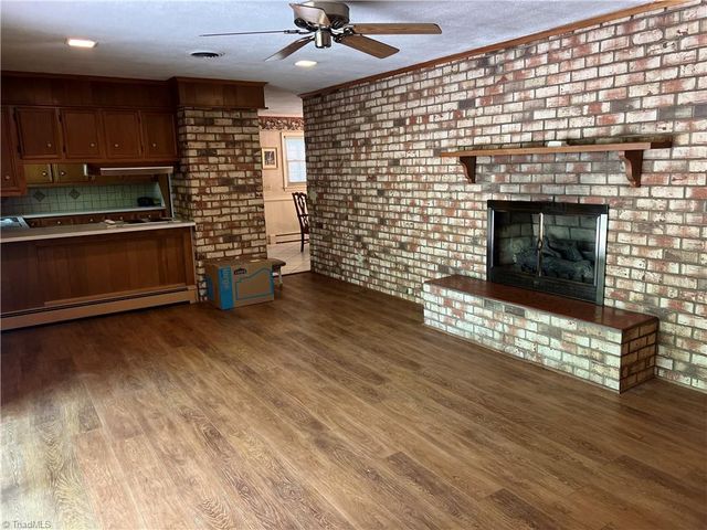 904 Blackstone Circle, Thomasville, NC 27360