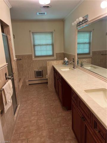 904 Blackstone Circle, Thomasville, NC 27360