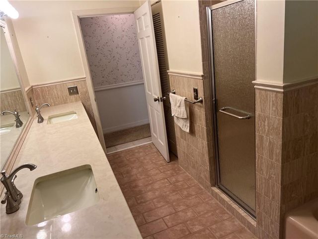 904 Blackstone Circle, Thomasville, NC 27360