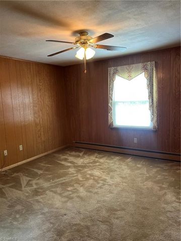 904 Blackstone Circle, Thomasville, NC 27360