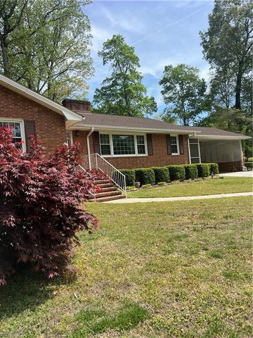 904 Blackstone Circle, Thomasville, NC 27360