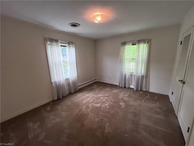 904 Blackstone Circle, Thomasville, NC 27360