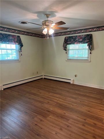 904 Blackstone Circle, Thomasville, NC 27360