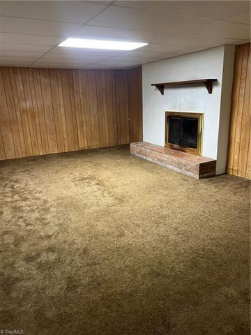 904 Blackstone Circle, Thomasville, NC 27360