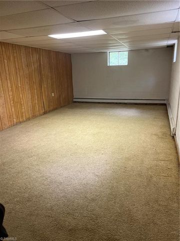 904 Blackstone Circle, Thomasville, NC 27360
