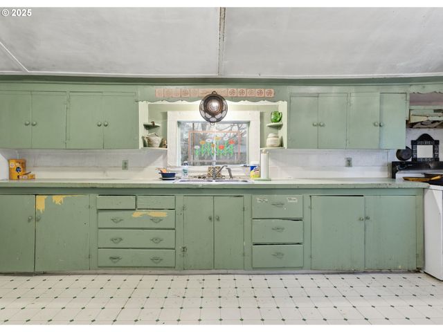 731 11TH Ave, Seaside, OR 97138