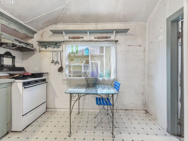 731 11TH Ave, Seaside, OR 97138