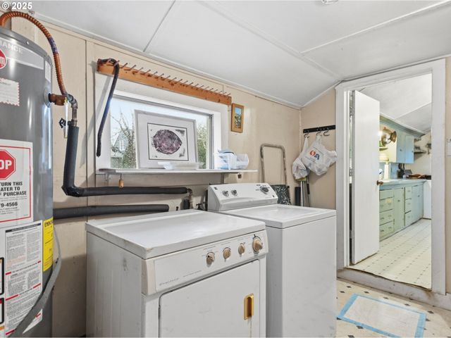 731 11TH Ave, Seaside, OR 97138