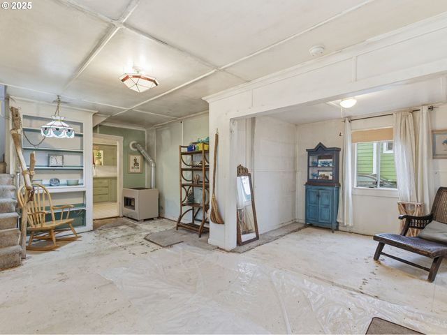 731 11TH Ave, Seaside, OR 97138