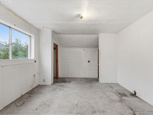 731 11TH Ave, Seaside, OR 97138