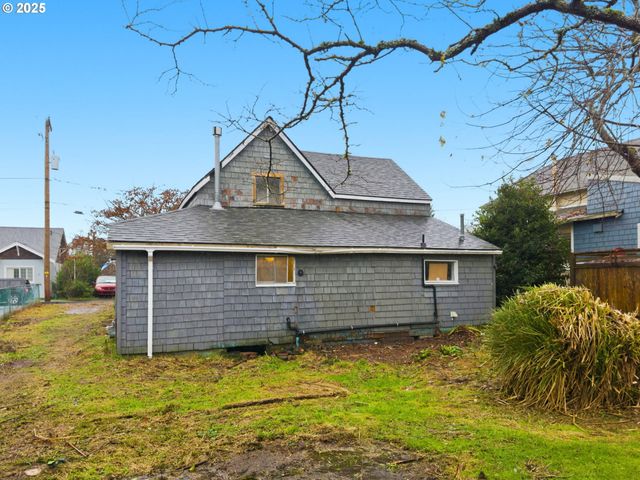 731 11TH Ave, Seaside, OR 97138