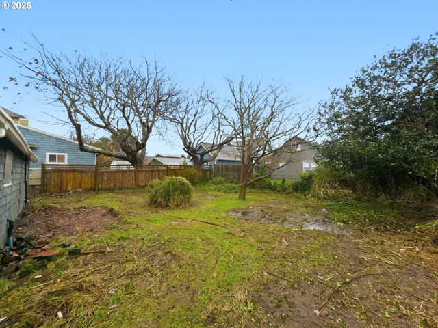 731 11TH Ave, Seaside, OR 97138