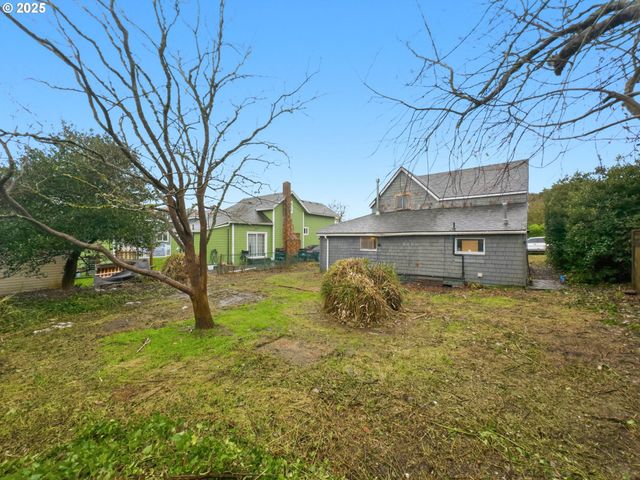 731 11TH Ave, Seaside, OR 97138