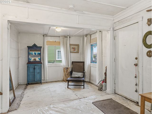 731 11TH Ave, Seaside, OR 97138