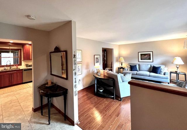 50 FAIRWAY DR, Camp Hill, PA 17011