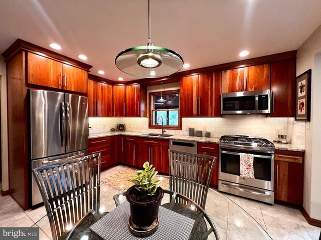 50 FAIRWAY DR, Camp Hill, PA 17011