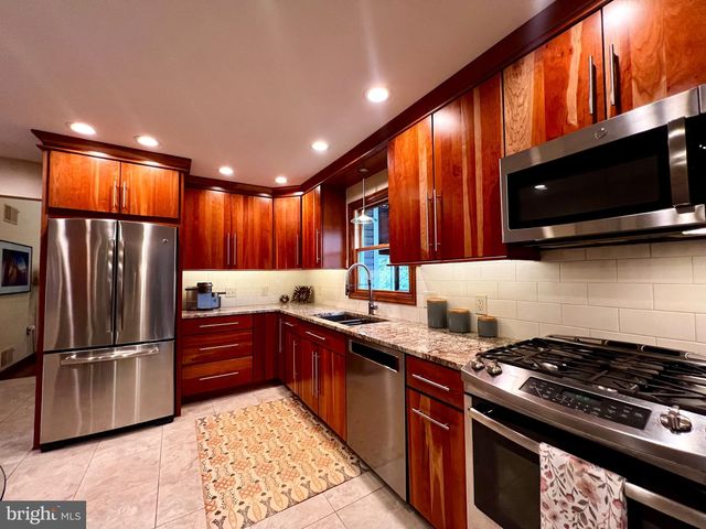 50 FAIRWAY DR, Camp Hill, PA 17011