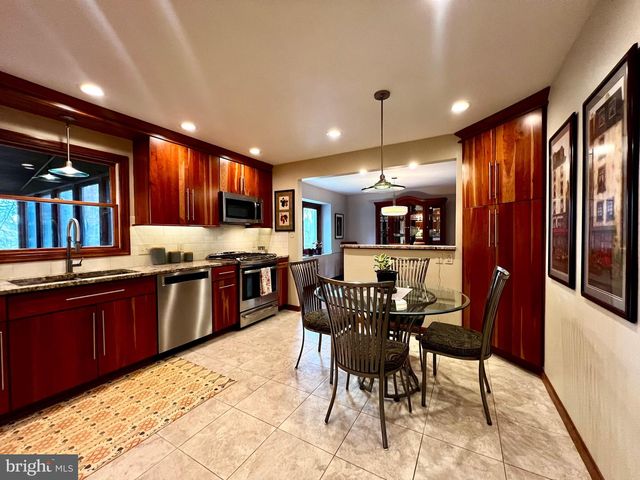 50 FAIRWAY DR, Camp Hill, PA 17011