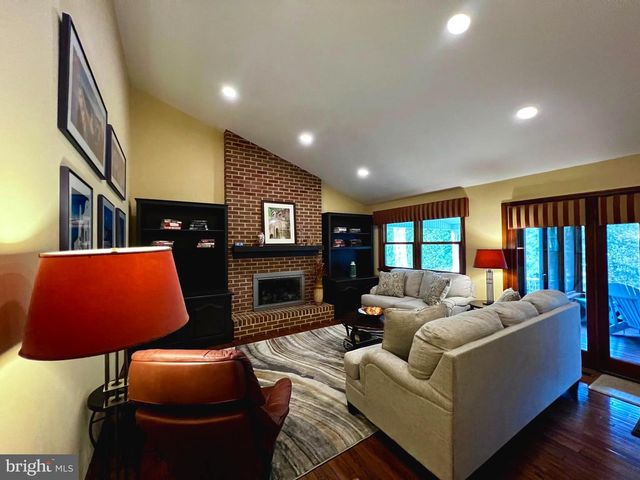 50 FAIRWAY DR, Camp Hill, PA 17011