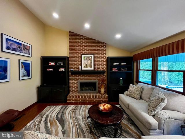 50 FAIRWAY DR, Camp Hill, PA 17011