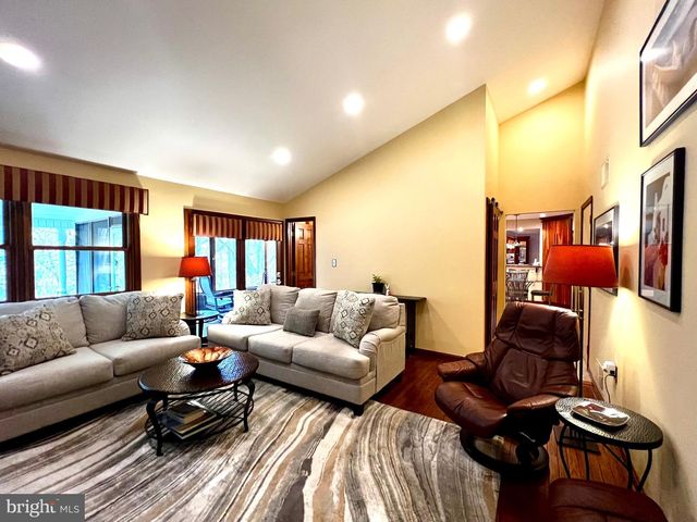 50 FAIRWAY DR, Camp Hill, PA 17011