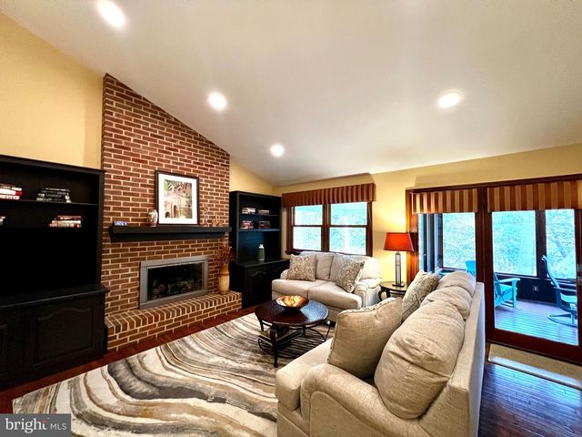 50 FAIRWAY DR, Camp Hill, PA 17011