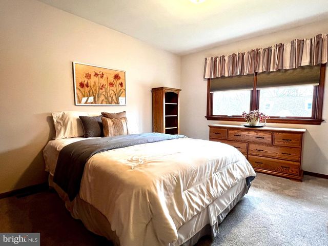 50 FAIRWAY DR, Camp Hill, PA 17011