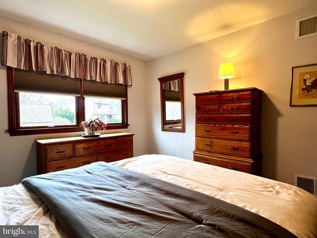 50 FAIRWAY DR, Camp Hill, PA 17011