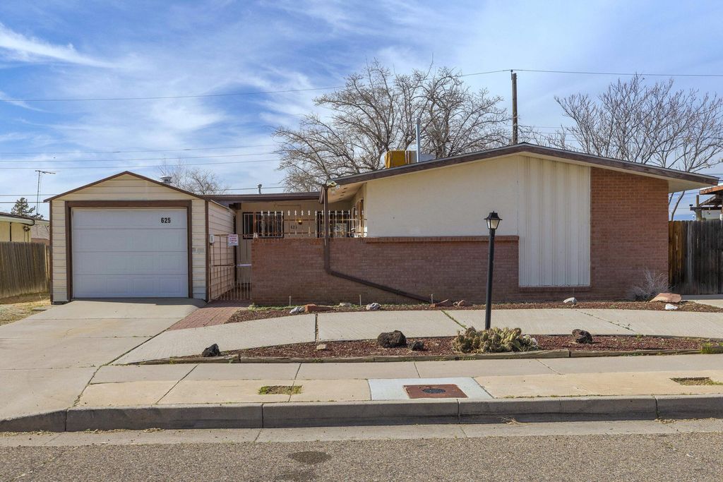 625 Grace Street NE, Albuquerque, NM 87123