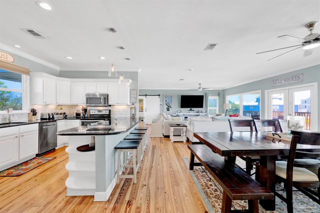6760 Sea Shell Dr, Gulf Shores, AL 36542