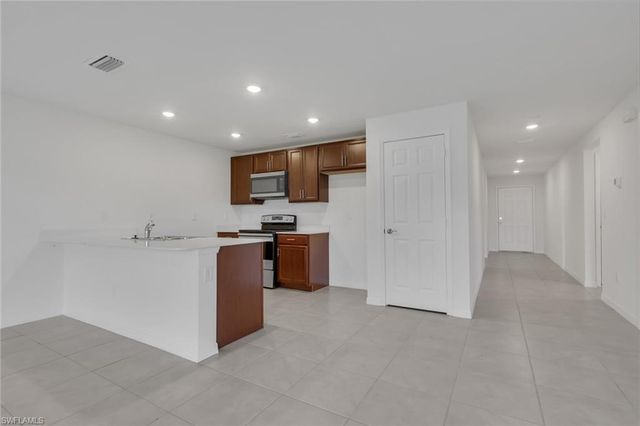 414 NW 13th TER, Cape Coral, FL 33993