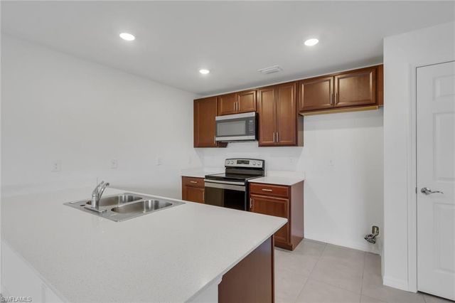 414 NW 13th TER, Cape Coral, FL 33993