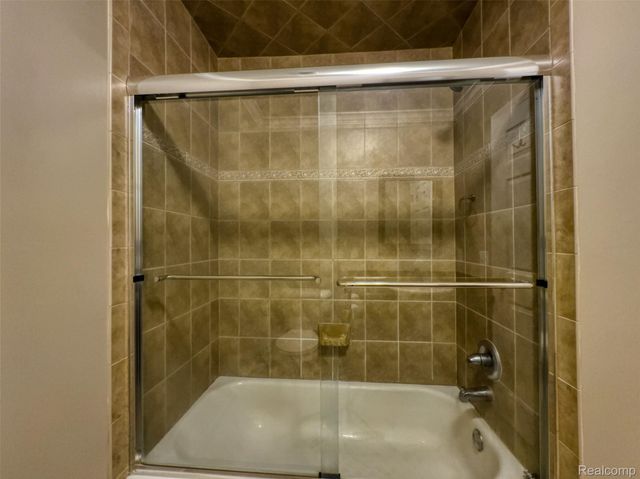 53274 Providence Drive W, Shelby Charter Township, MI 48316
