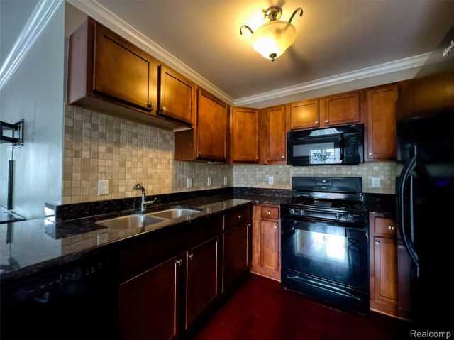 53274 Providence Drive W, Shelby Charter Township, MI 48316