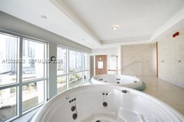 31 SE 5th Street 705, Miami, FL 33131