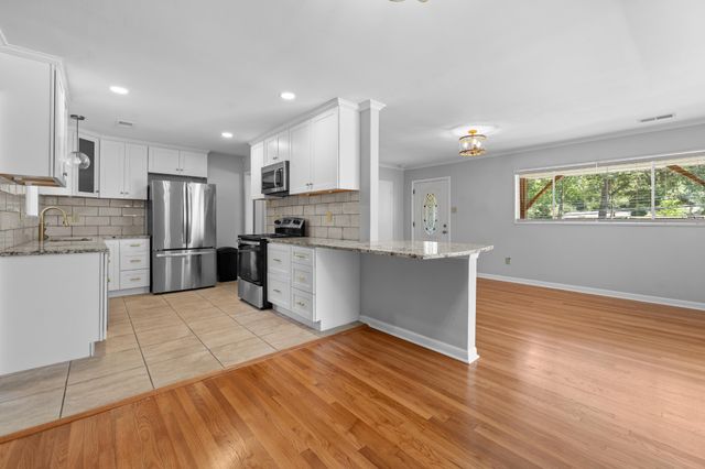 151 N WHITE STATION RD, Memphis, TN 38117