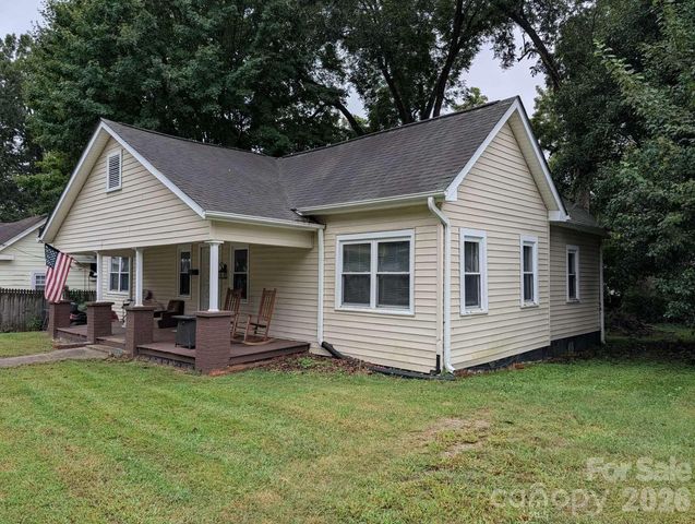 327 Aycock Street NE, Concord, NC 28025