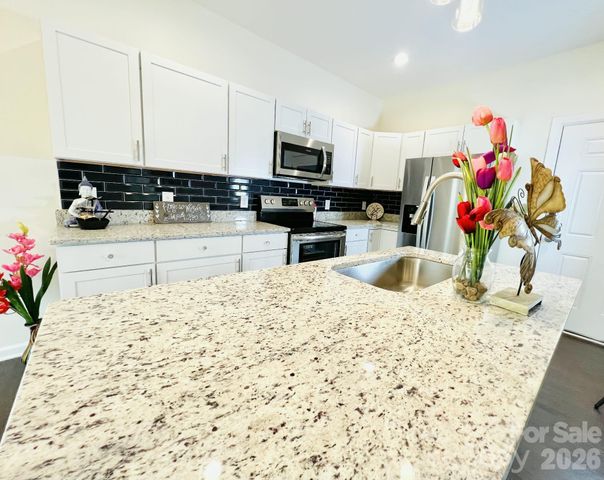 2415 Kimway Drive, Matthews, NC 28105